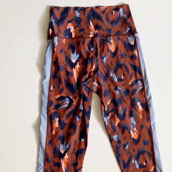 Aerie Chill Play Move Activewear Leggings Leopard Cheetah - Picture 2 of 7